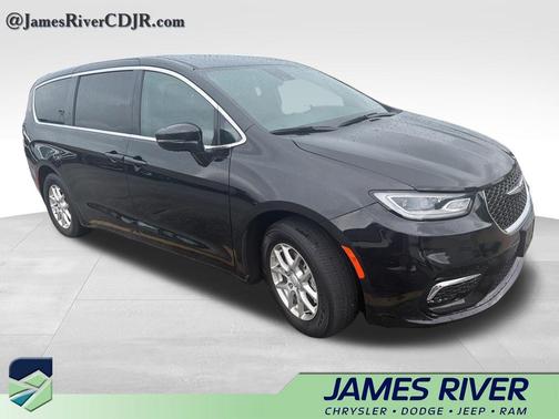 Diamond Black Crystal Pearlcoat 2025 Chrysler Pacifica L
