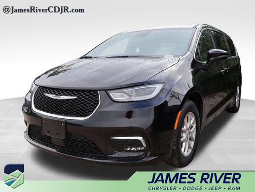 Diamond Black Crystal Pearlcoat 2025 Chrysler Pacifica L