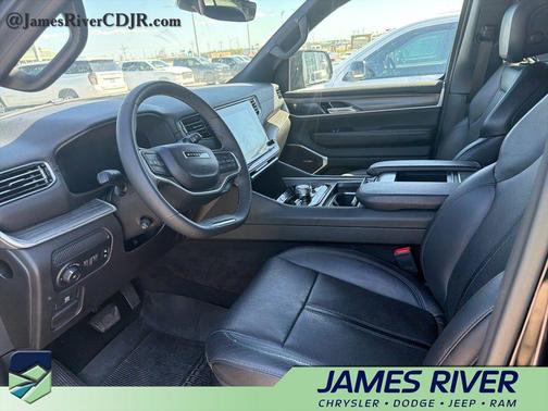 Diamond Black Crystal Pearlcoat 2024 Jeep Wagoneer L Series II 4x4