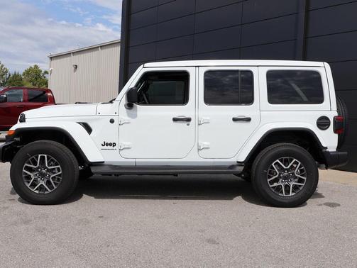 2025 Jeep Wrangler 4-Door Sahara 4x4