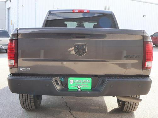 2024 RAM 1500 Classic Warlock Crew Cab 4x4 5'7' Box