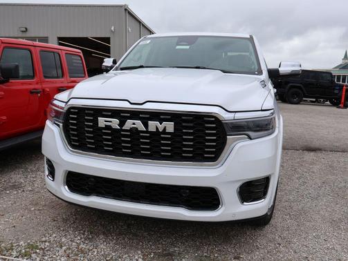 Ivory White Tri-Coat Pearlcoat 2026 RAM 1500 ST