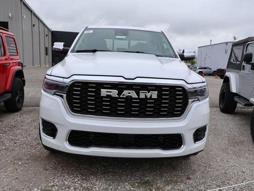 Ivory White Tri-Coat Pearlcoat 2026 RAM 1500 ST