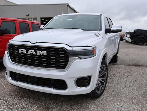 Ivory White Tri-Coat Pearlcoat 2026 RAM 1500 ST