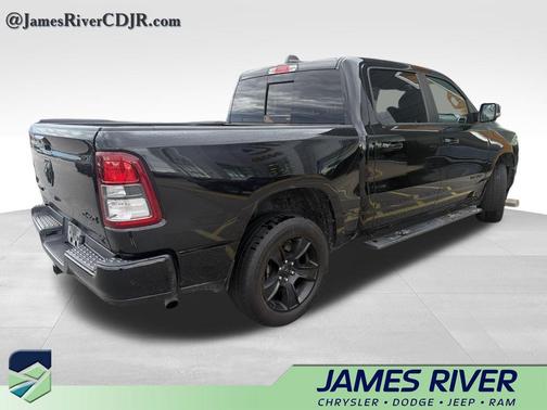Diamond Black Crystal Pearlcoat 2022 RAM 1500 Big Horn/Lone Star
