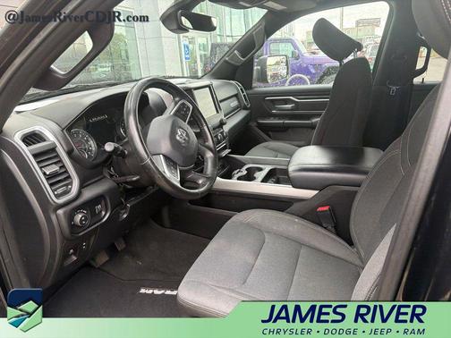 Diamond Black Crystal Pearlcoat 2022 RAM 1500 Big Horn/Lone Star