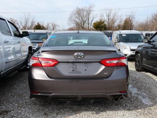 Photo 3 of 7 of 2020 Toyota Camry SE