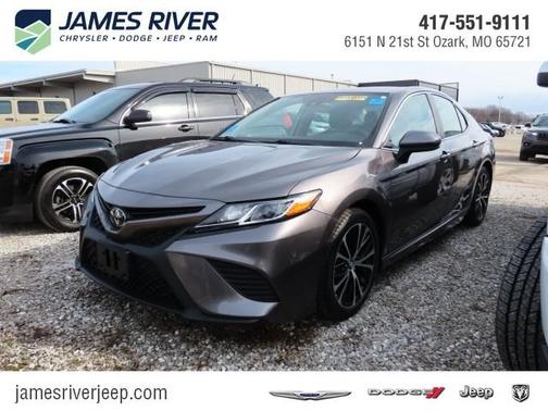 Photo 1 of 7 of 2020 Toyota Camry SE