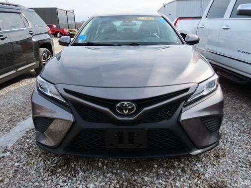 Photo 4 of 7 of 2020 Toyota Camry SE