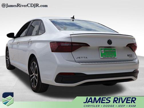 Pure White 2023 Volkswagen Jetta 1.5T Sport
