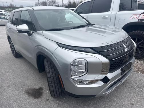 2022 Mitsubishi Outlander SE