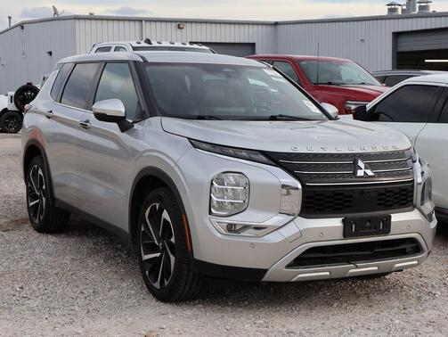2022 Mitsubishi Outlander SE