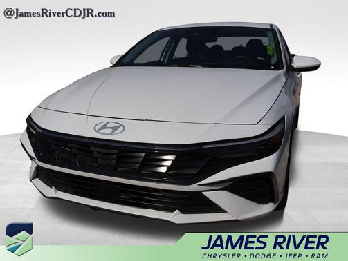 2025 Hyundai ELANTRA SEL