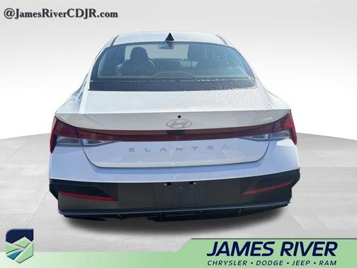 2025 Hyundai ELANTRA SEL