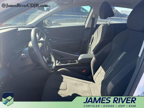 2025 Hyundai ELANTRA SEL