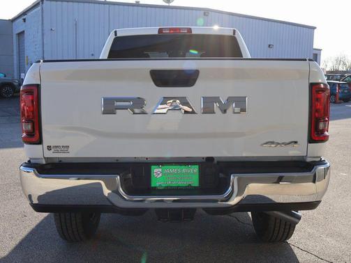 2026 RAM 2500 Tradesman Crew Cab 4x4 6'4' Box