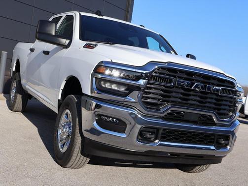 2026 RAM 2500 Tradesman Crew Cab 4x4 6'4' Box