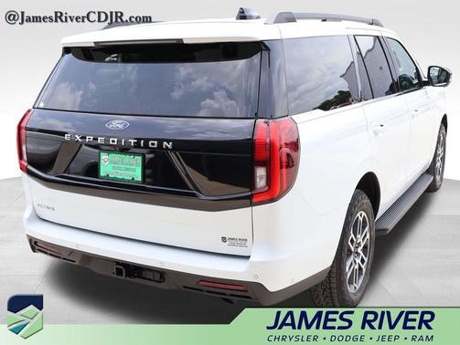 Oxford White 2025 Ford Expedition Active
