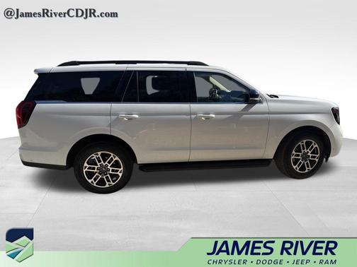 Oxford White 2025 Ford Expedition Active