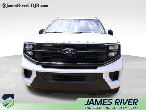 Oxford White 2025 Ford Expedition Active