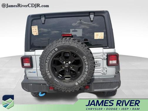 Silver Zynith Clearcoat 2023 Jeep Wrangler 4xe Willys