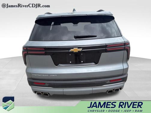Sterling Gray Metallic 2026 Chevrolet Traverse LT