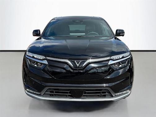 Jet Black 2025 VinFast VF 8 Plus
