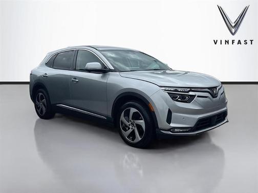 2025 VinFast VF 8 Eco