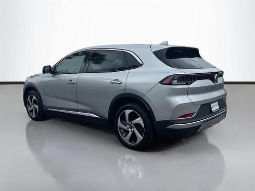 2025 VinFast VF 8 Eco