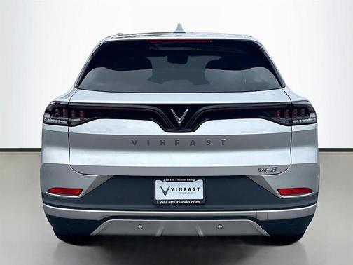 2025 VinFast VF 8 Eco