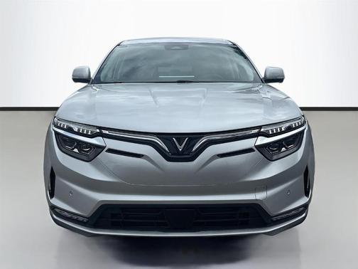 2025 VinFast VF 8 Eco