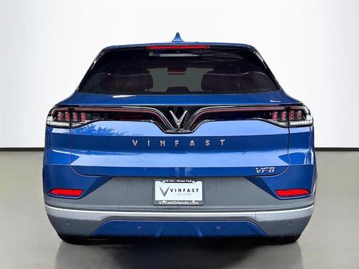 2025 VinFast VF 8 Eco