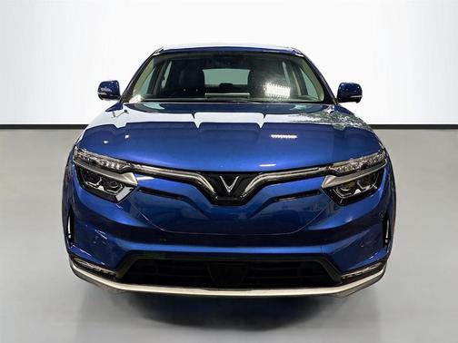 2025 VinFast VF 8 Eco