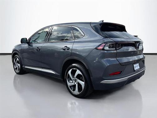 2025 VinFast VF 8 Eco