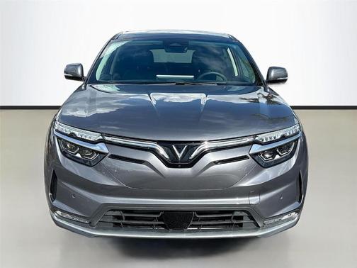 2025 VinFast VF 8 Eco