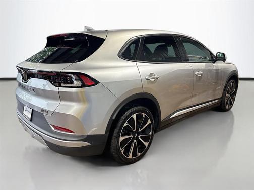2025 VinFast VF 8 Plus
