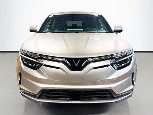 2025 VinFast VF 8 Plus