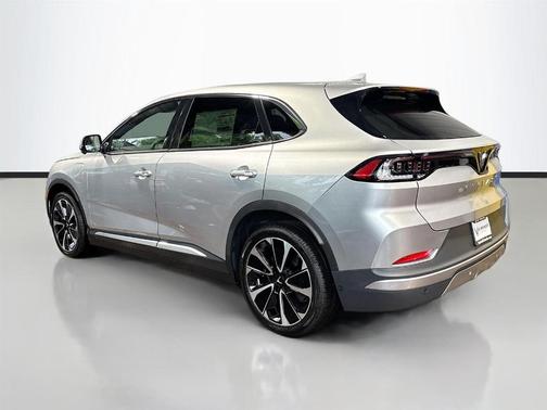 2025 VinFast VF 8 Plus