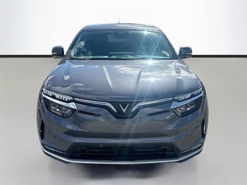 2025 VinFast VF 8 Eco