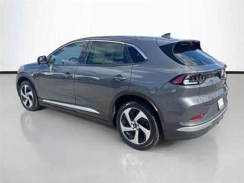 2025 VinFast VF 8 Eco