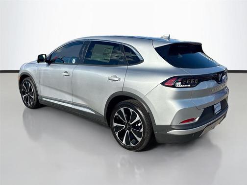 2025 VinFast VF 8 Plus