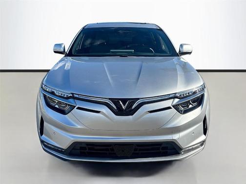 2025 VinFast VF 8 Plus