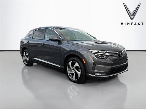 2025 VinFast VF 8 Eco