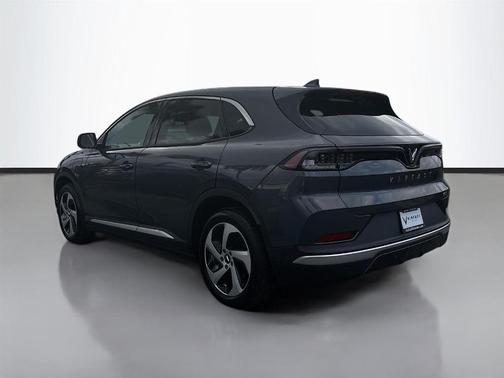 2025 VinFast VF 8 Eco