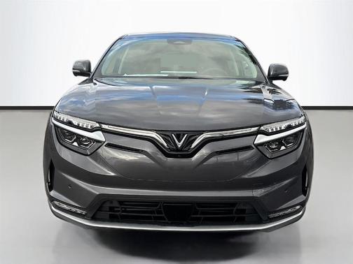2025 VinFast VF 8 Eco
