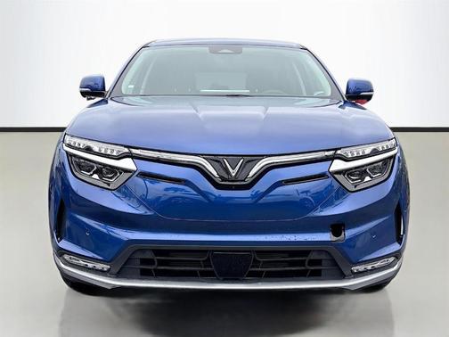 2025 VinFast VF 8 Eco