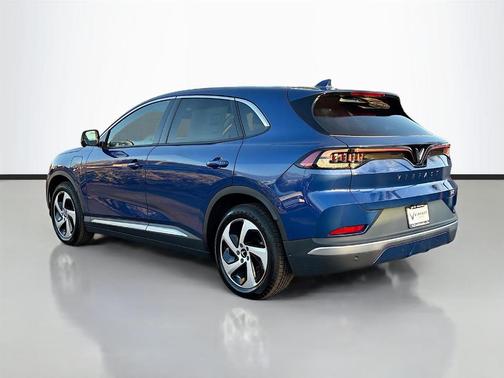 2025 VinFast VF 8 Eco