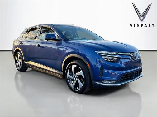 2025 VinFast VF 8 Eco