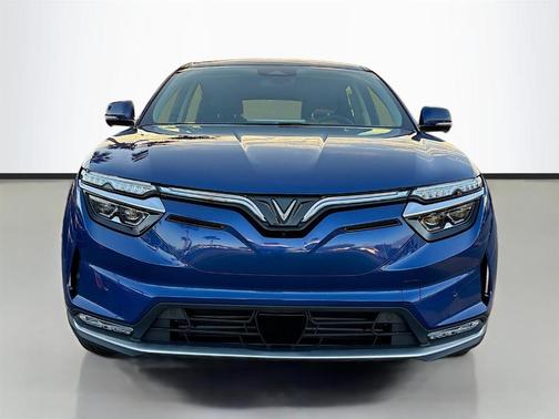 2025 VinFast VF 8 Eco