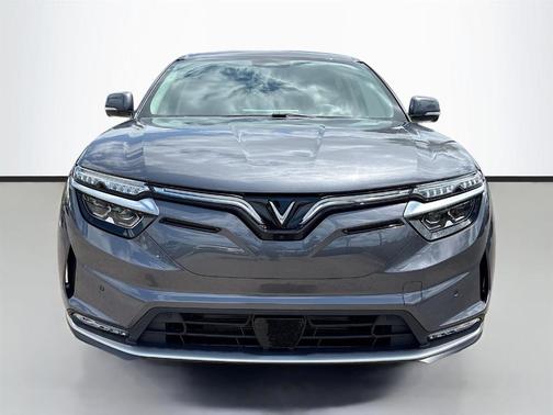 2025 VinFast VF 8 Eco